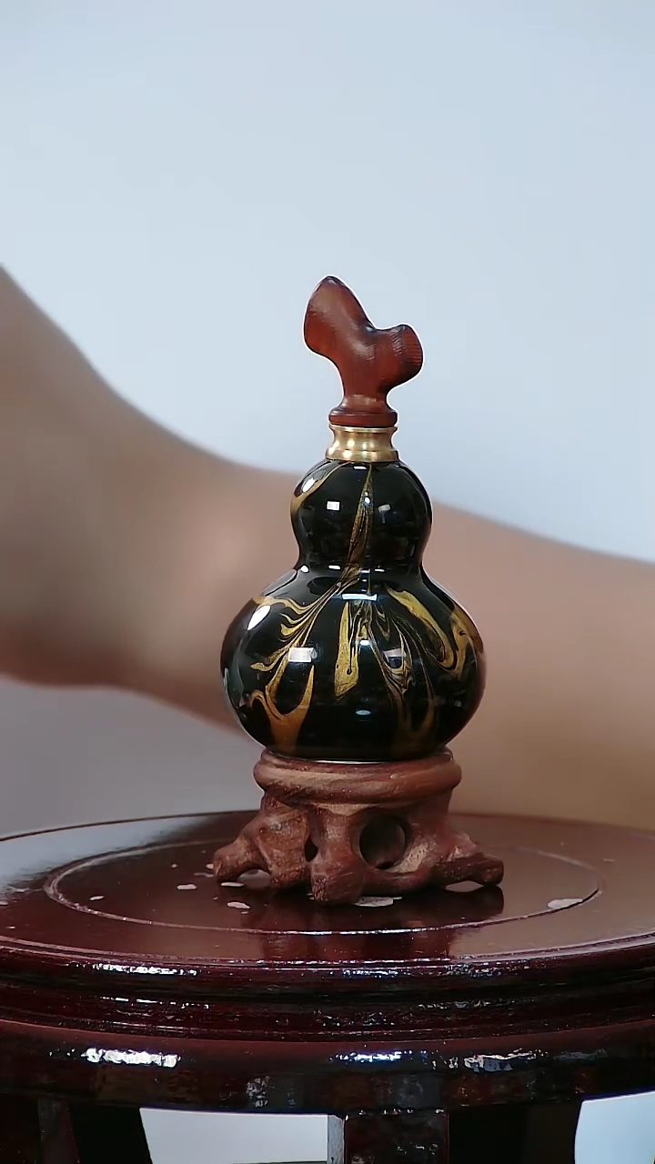 藤幸****子檀木塞葫芦把件微瑕109