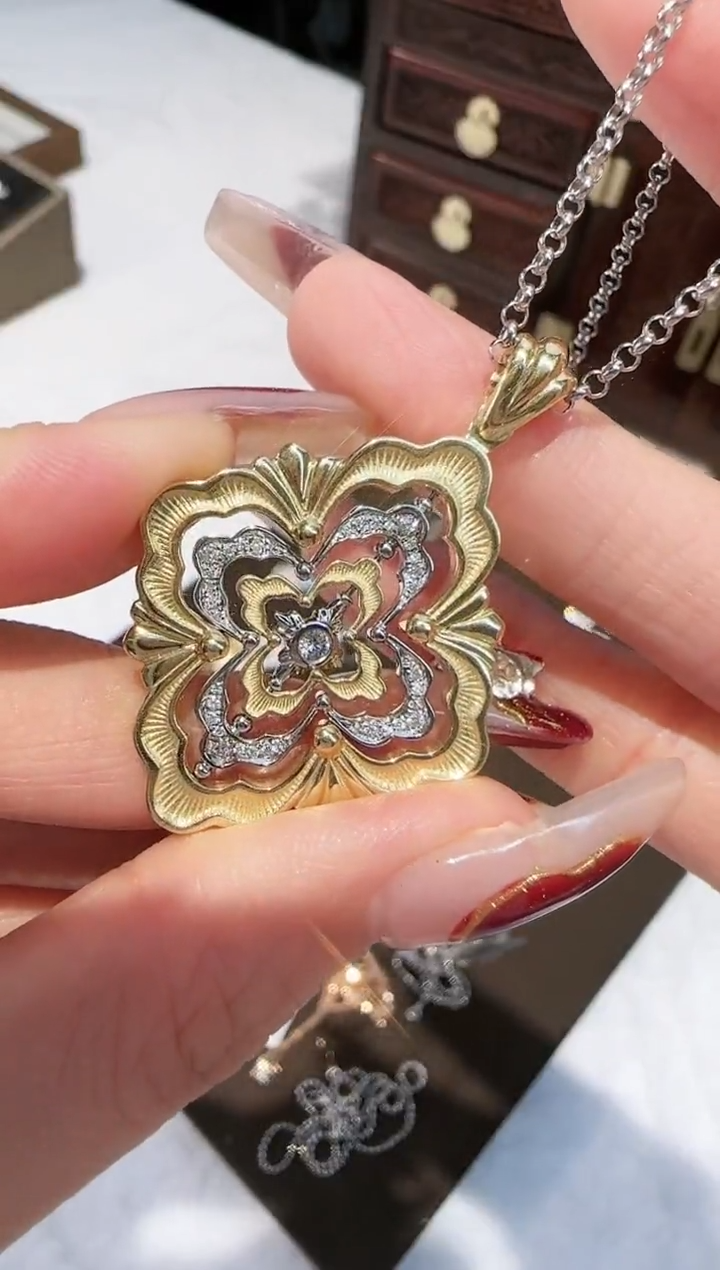 【闪购商品】钻石颈饰18K金镶嵌超大菱形项链