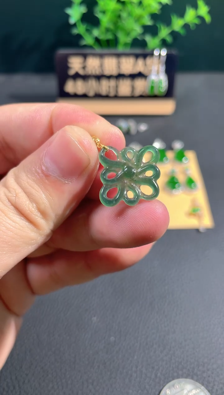 【闪购商品】翡翠颈饰18K金镶嵌翡翠