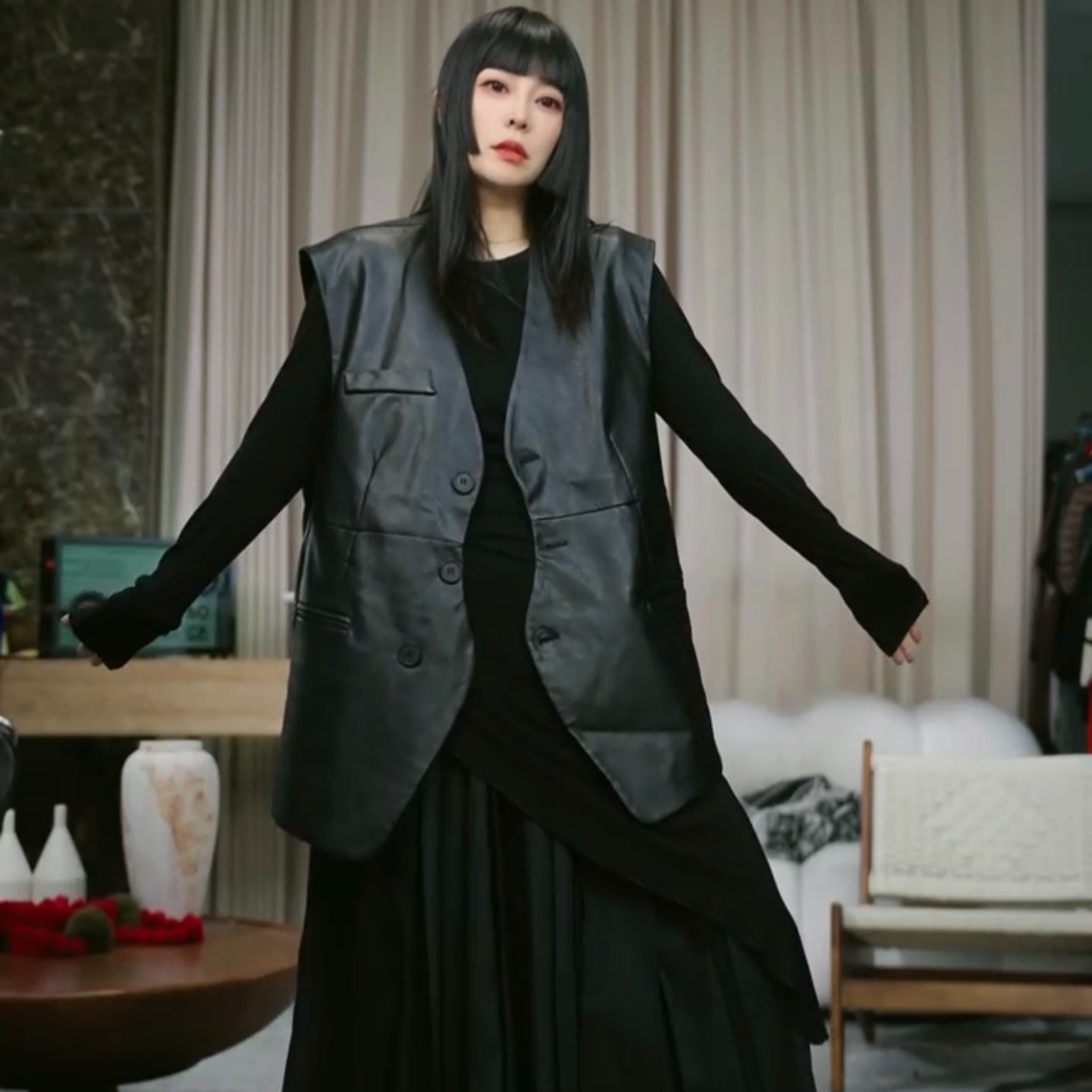 infobyfive福利秋冬新款欧美风开衫扣子蛋白皮马夹壹NF0509510