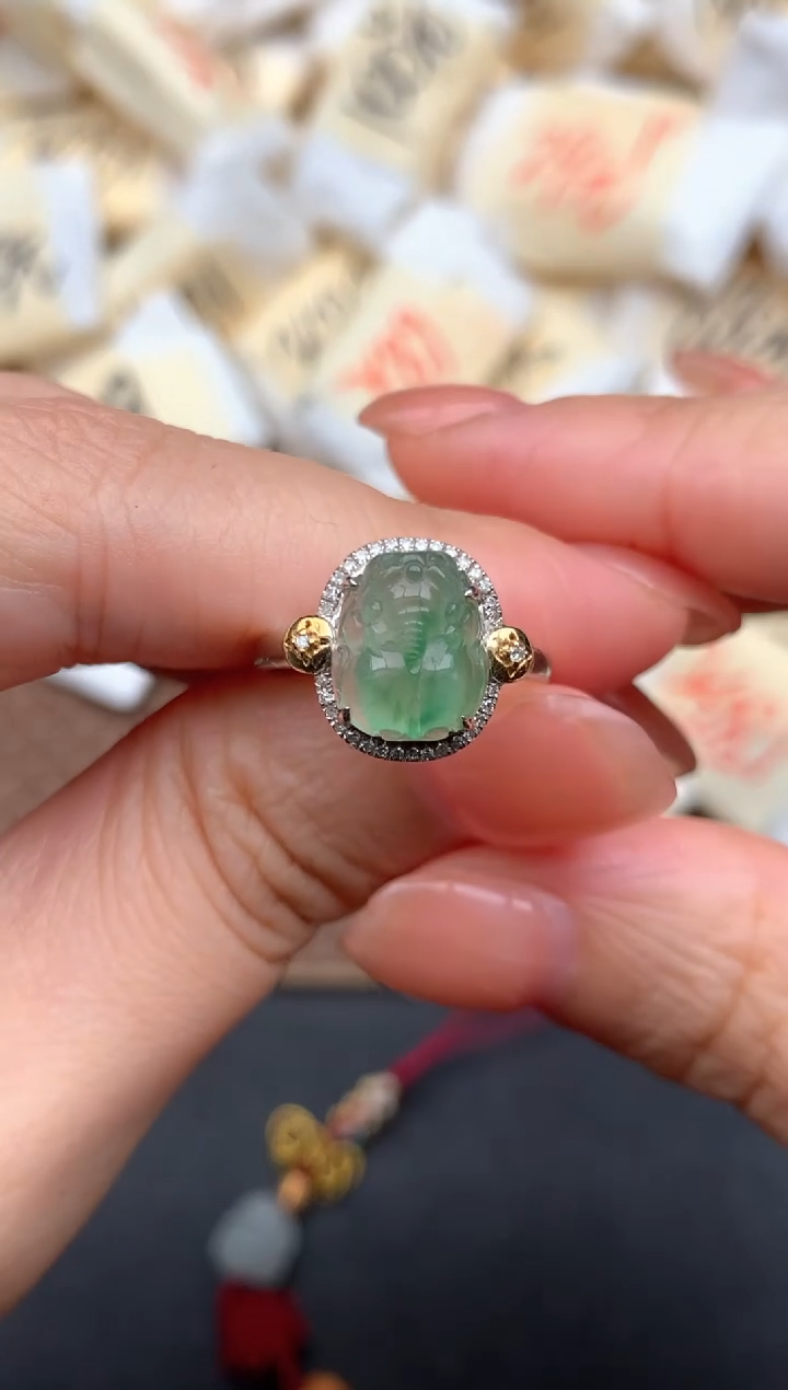 18K金镶嵌挂件翡翠—