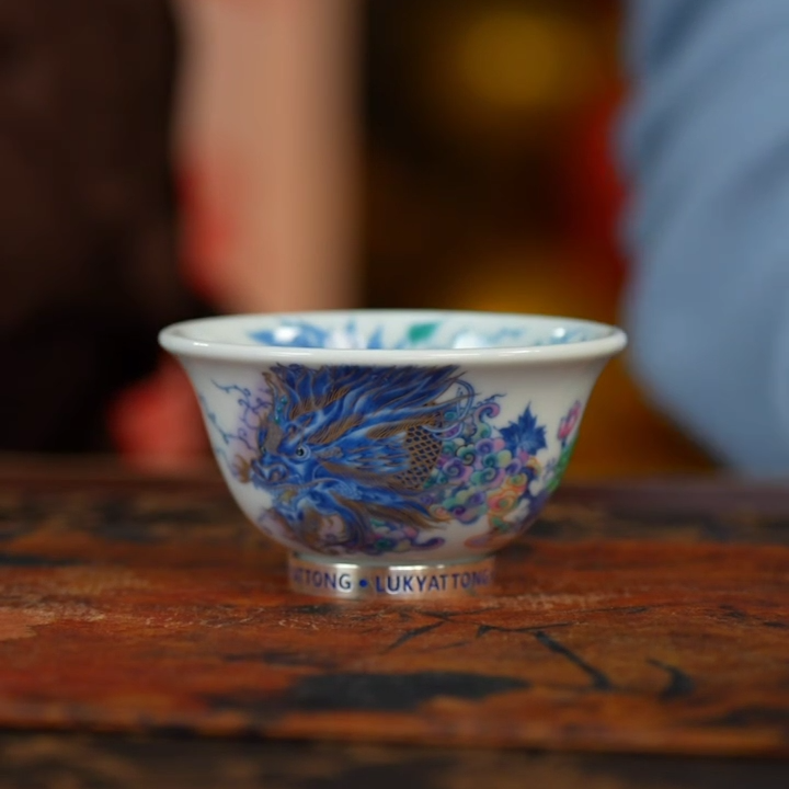 【墨舍名窑】六逸堂青花斗彩天外来物斗转星移杯