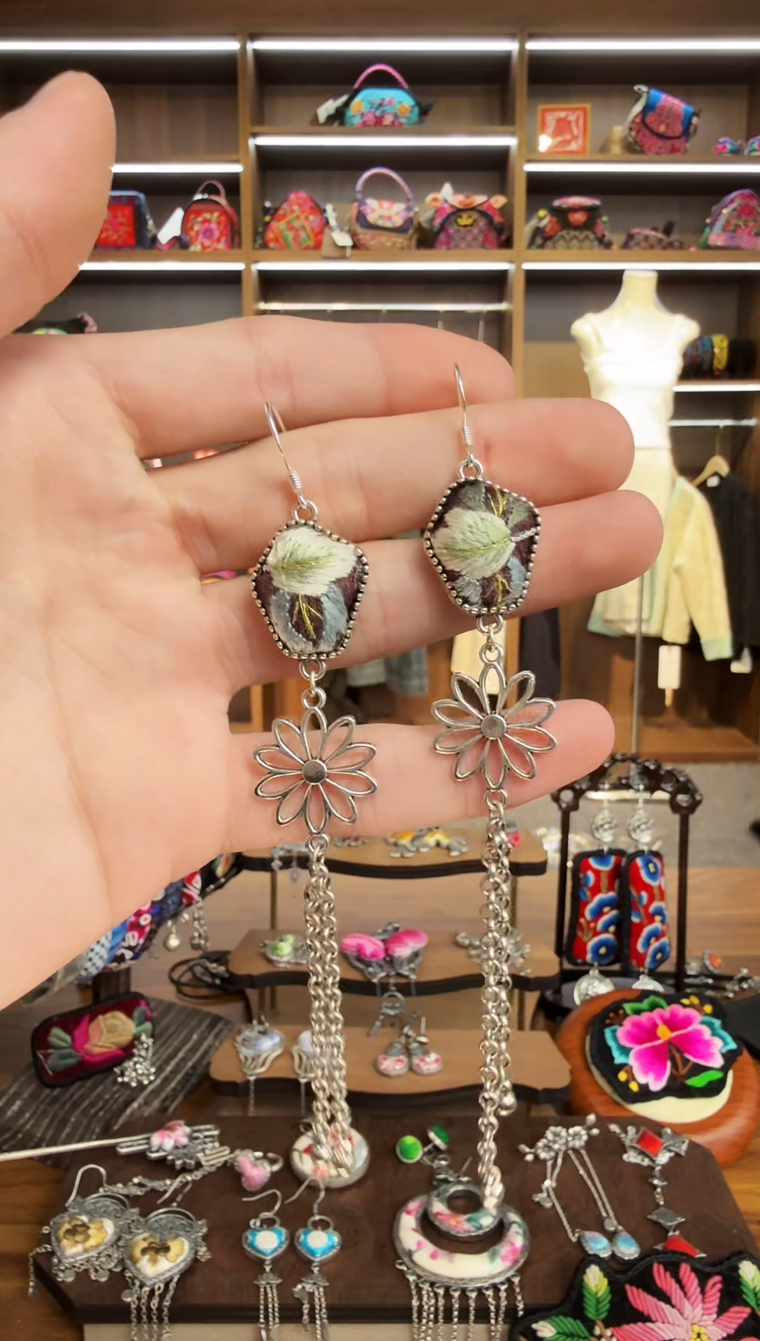 【闪购商品】织绣86蒙阿苏苗绣传承