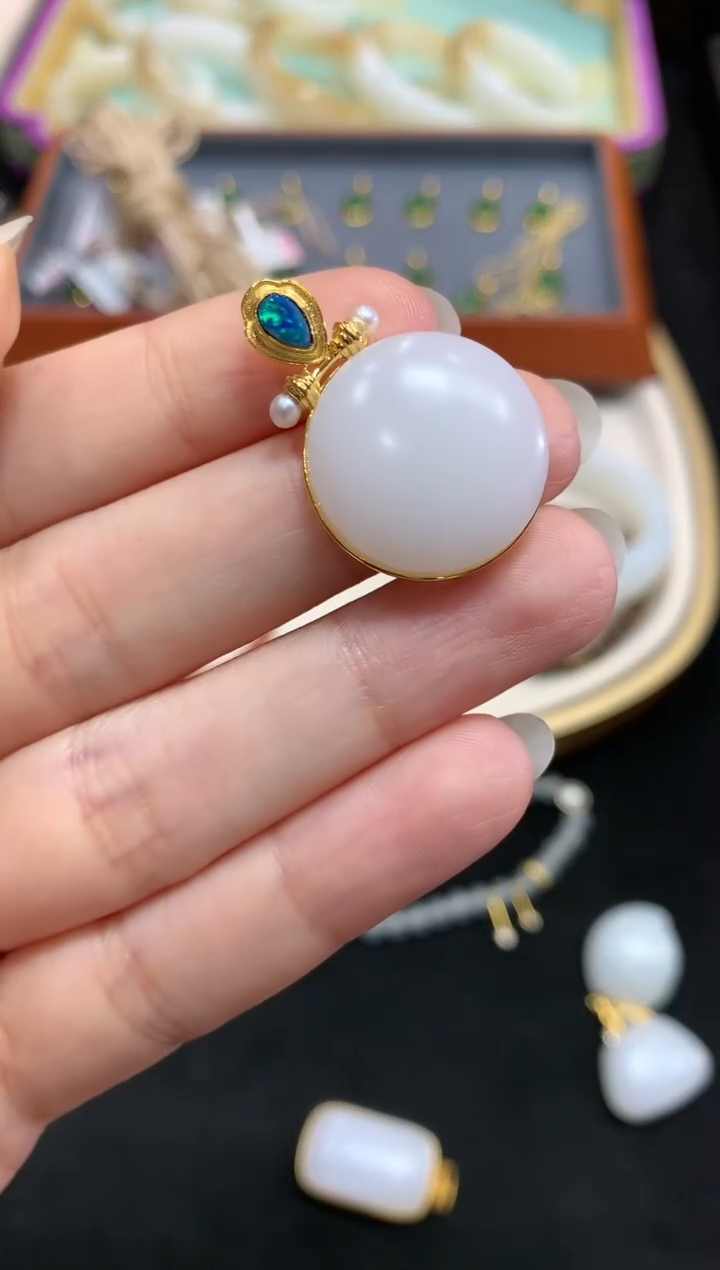 【闪购商品】和田玉颈饰18K金镶嵌W407|3980