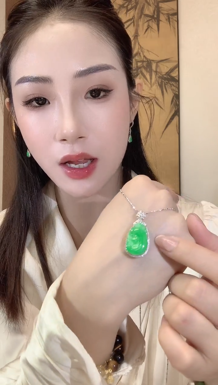 【闪购商品】翡翠吊坠(不含链)18K金镶嵌A22