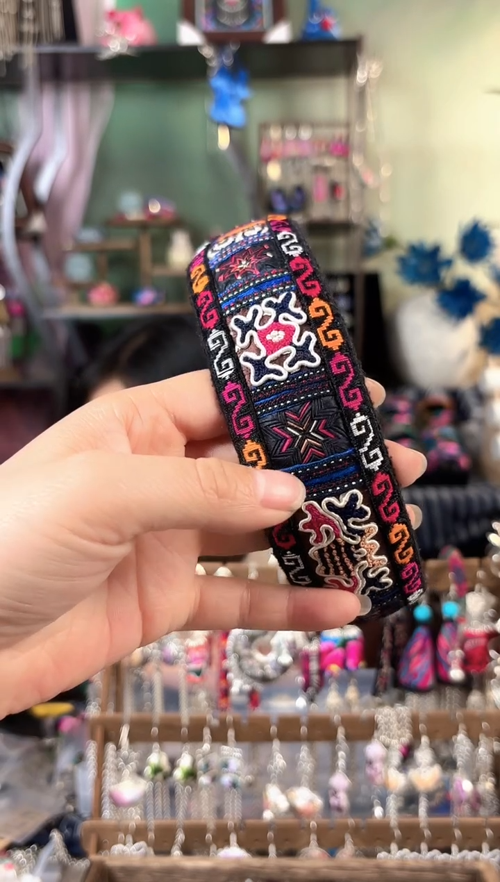 小*彩云南阁非遗老绣饰品650*