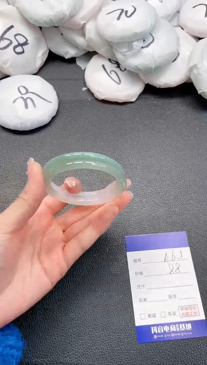 【闪购商品】石英质玉手镯未镶嵌 19L65-52