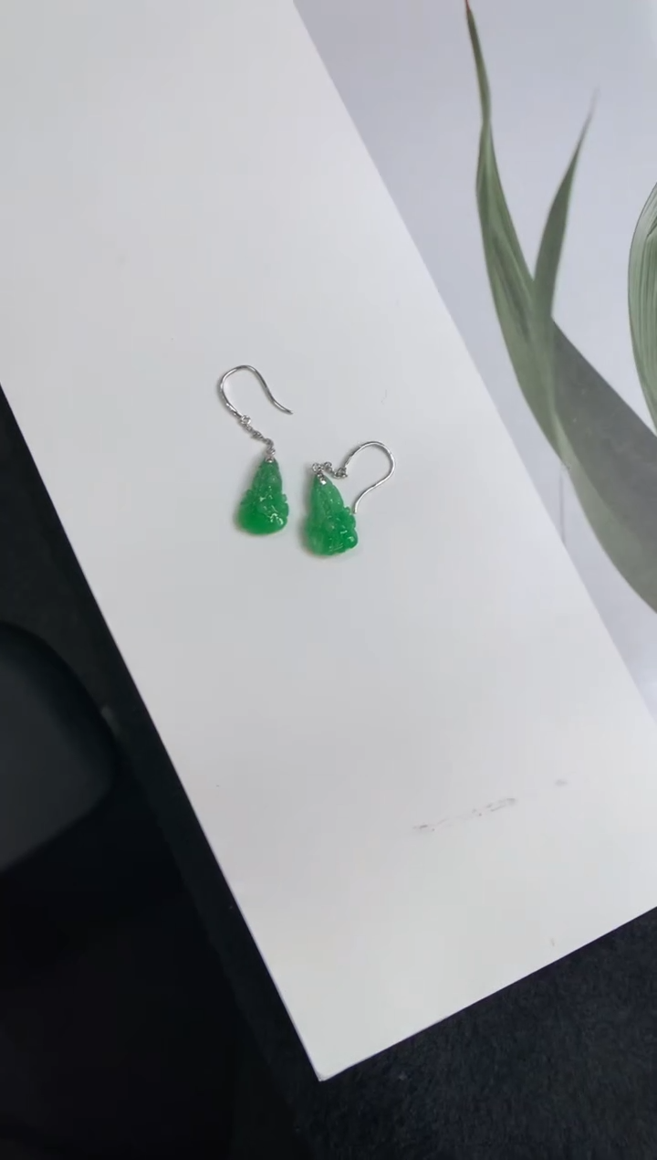 颈饰18K金镶嵌翡翠白菜耳钩