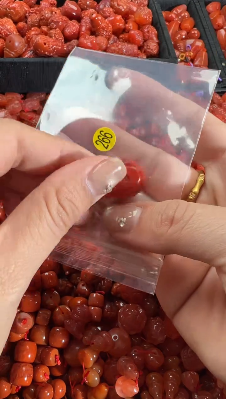 【闪购商品】南红玛瑙颈饰未镶嵌1