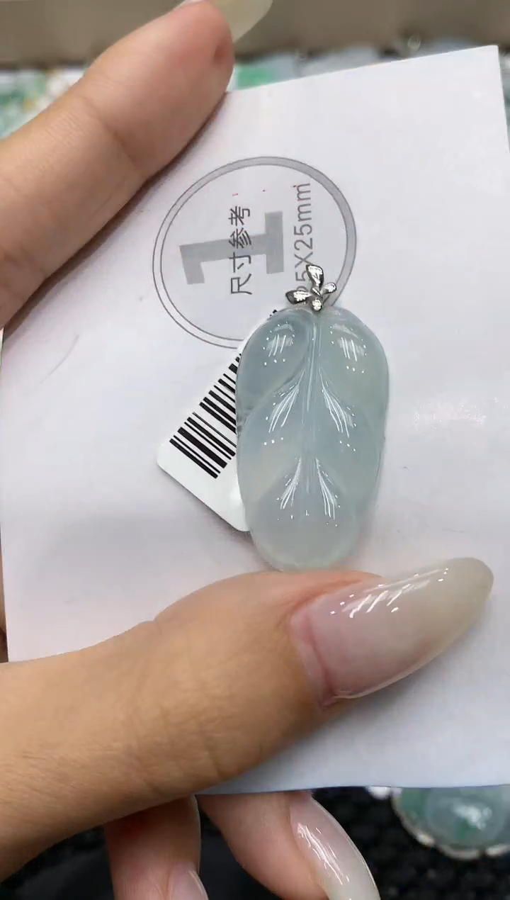 颈饰18K金镶嵌翡翠111111111111
