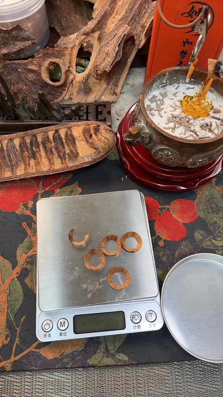 沉香天然野东马甜甜圈1g