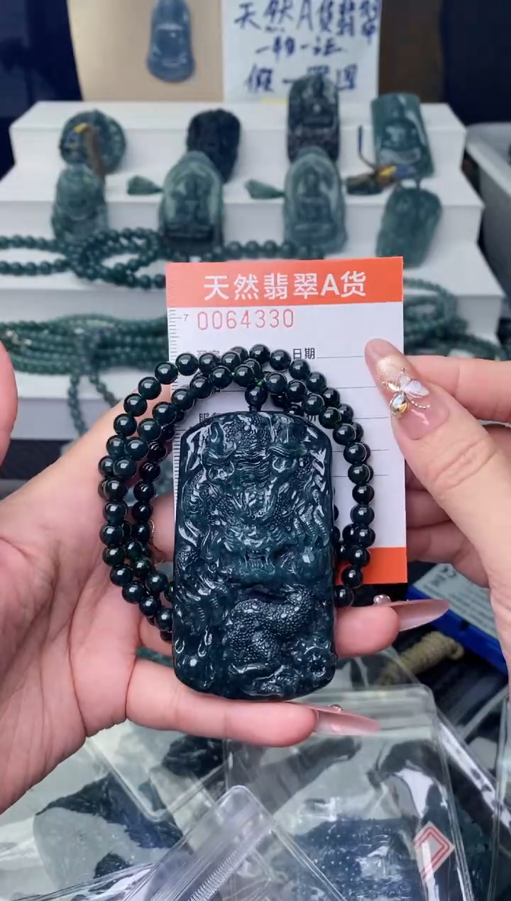翡翠未镶嵌颈饰············
