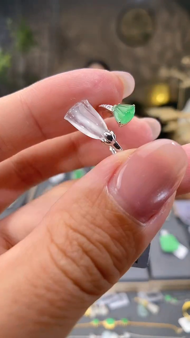 吊坠(不含链)18K金镶嵌翡翠戒指