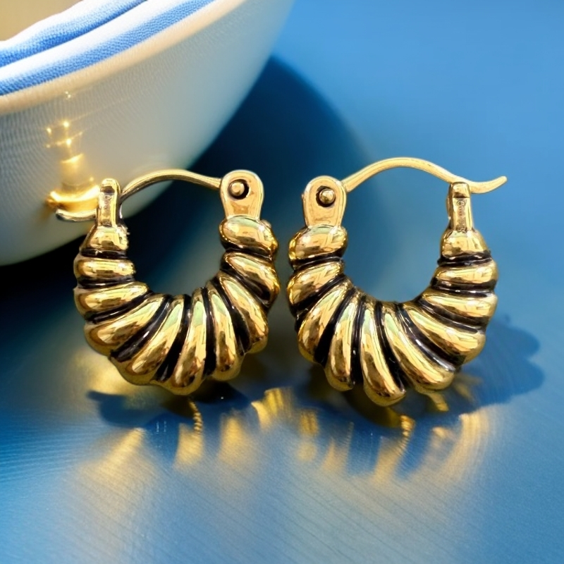 伊芙琳电黑工艺足金黄金精致小巧可爱牛角包耳扣简约时尚耳饰