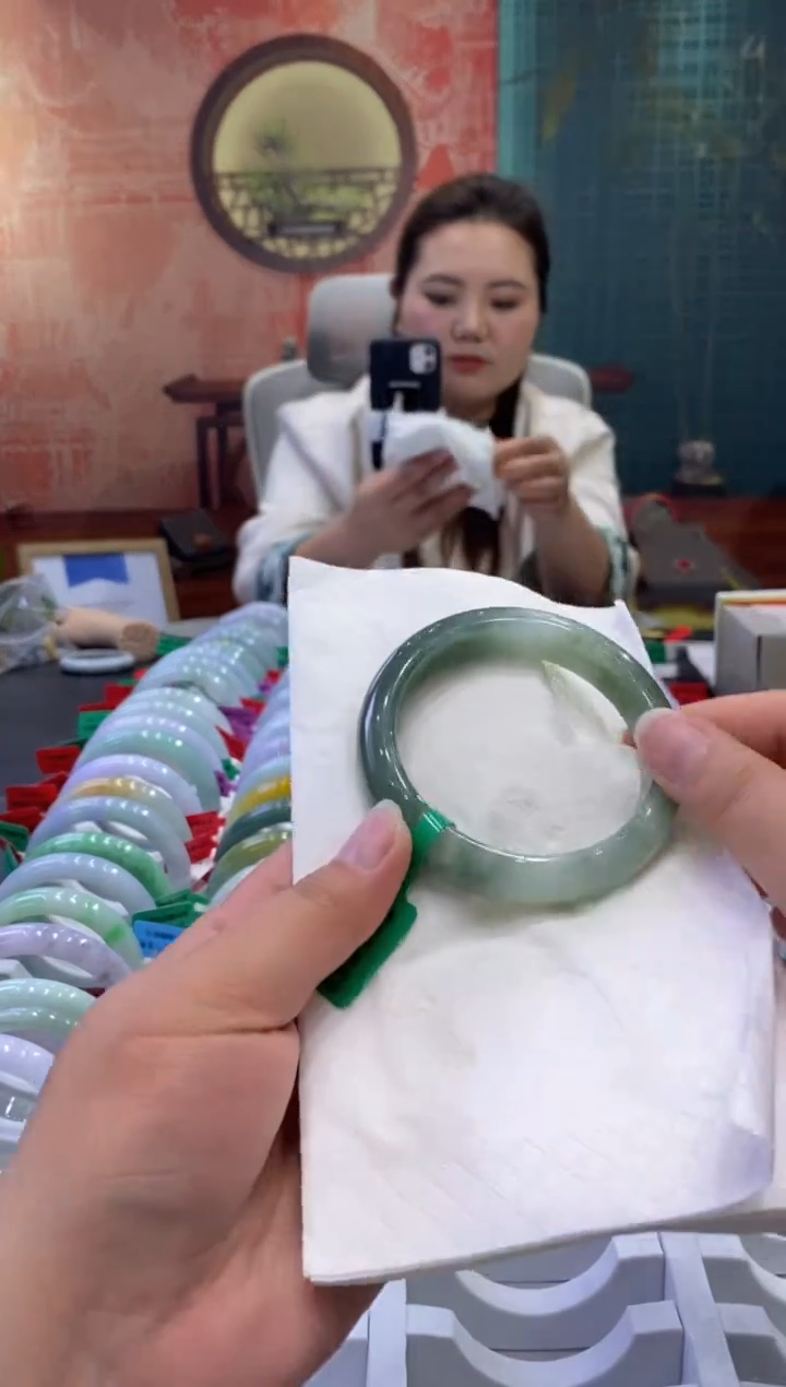 【闪购商品】翡翠手镯未镶嵌多人0008100