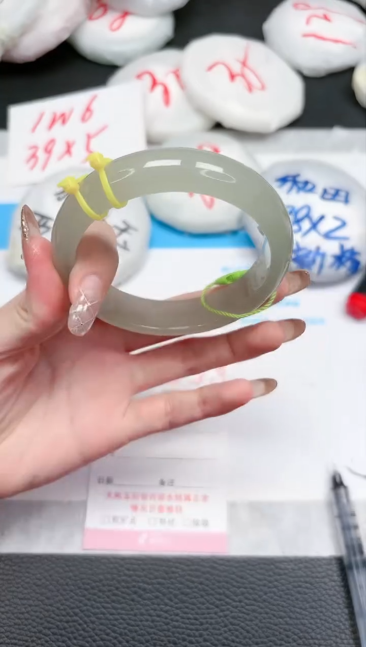 【闪购商品】石英质玉手镯未镶嵌253-61.7