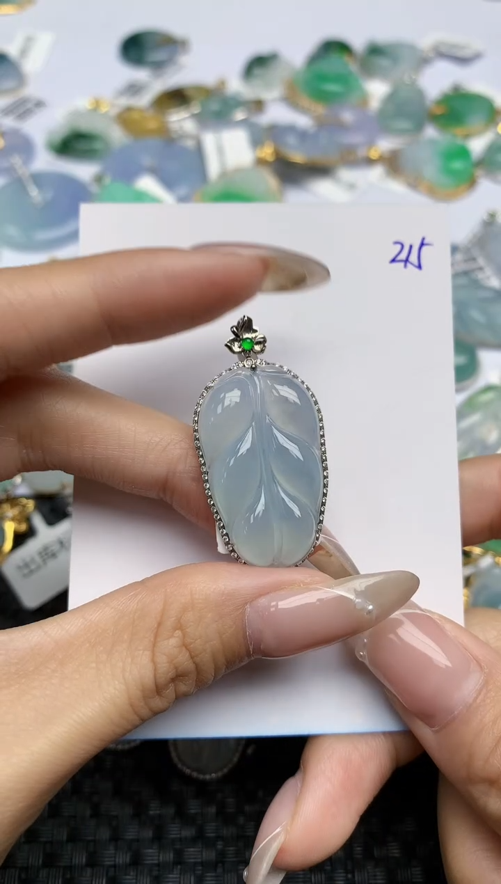 【闪购商品】翡翠颈饰18K金镶嵌天然翡翠A货