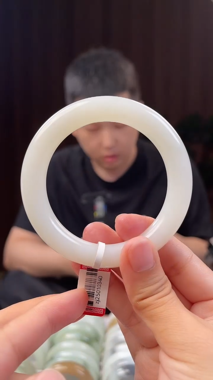 和田玉手镯未镶嵌57圈口0340