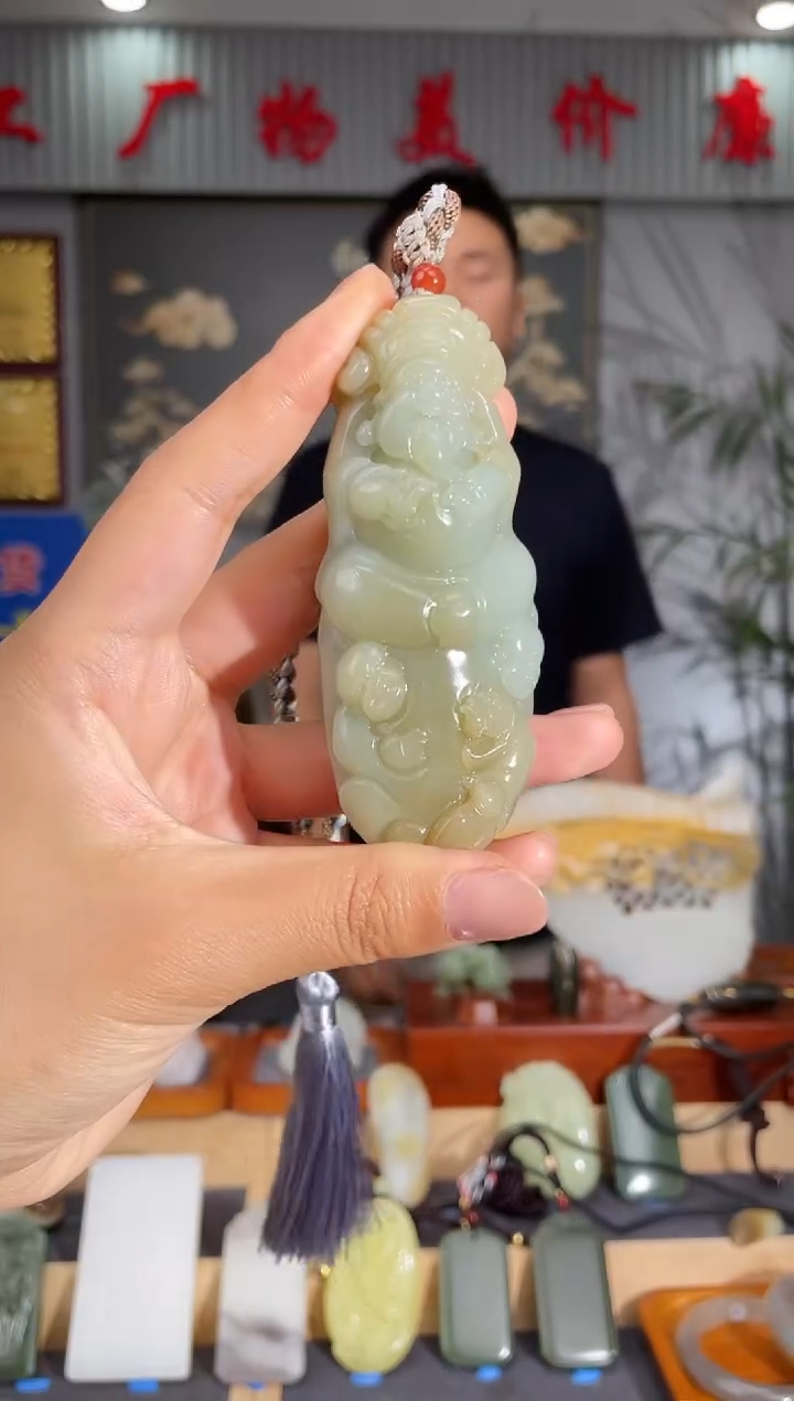 和田玉未镶嵌颈饰1