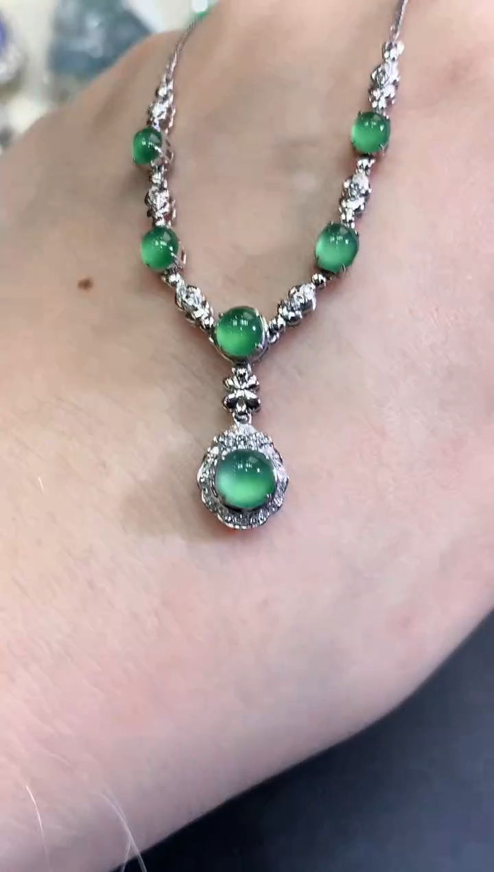 【闪购商品】翡翠颈饰18K金镶嵌C40