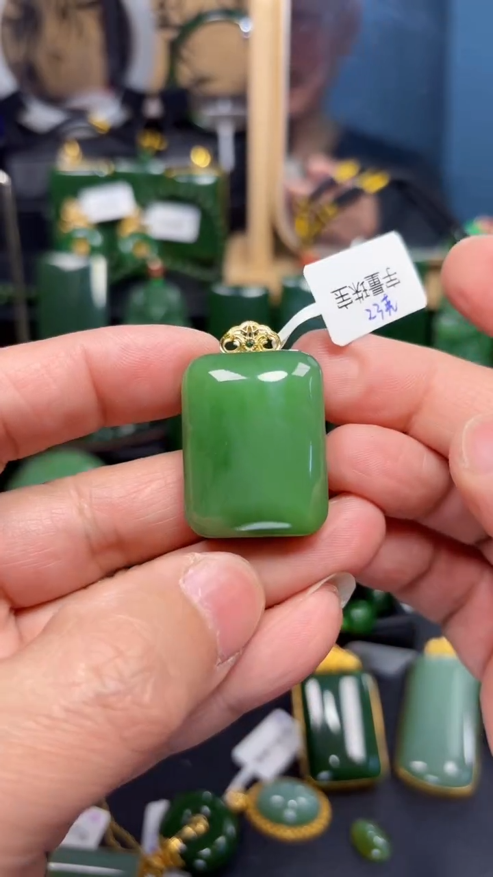 【闪购商品】和田玉（碧玉）吊坠(赠链)18K金镶嵌1