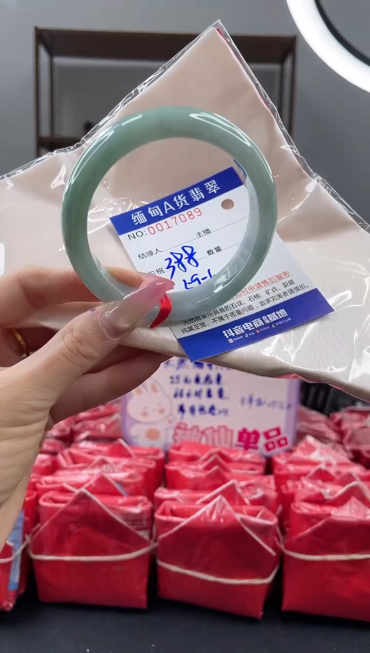 未镶嵌手镯翡翠388.00