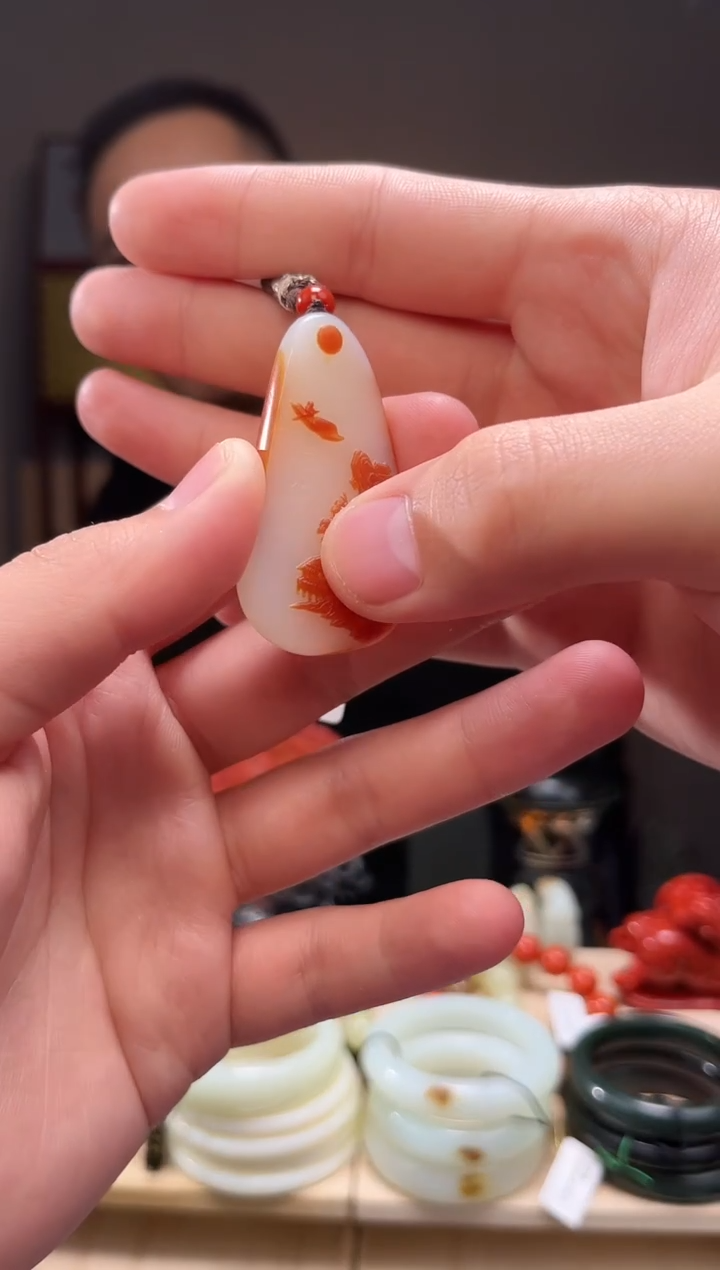 颈饰未镶嵌和田玉吊坠