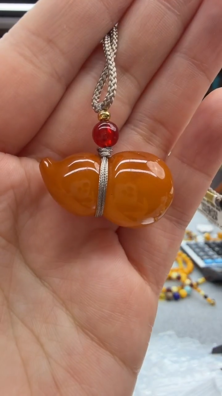 琥珀颈饰未镶嵌370秒拍号 假一罚三