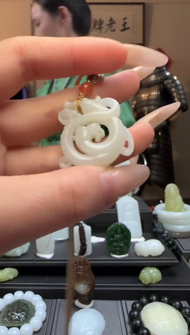 【闪购商品】和田玉白玉龙扣未镶嵌吊坠