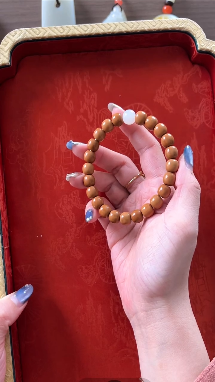 吊坠菩提未镶嵌猴头老型配新疆白玉黑山料圆珠