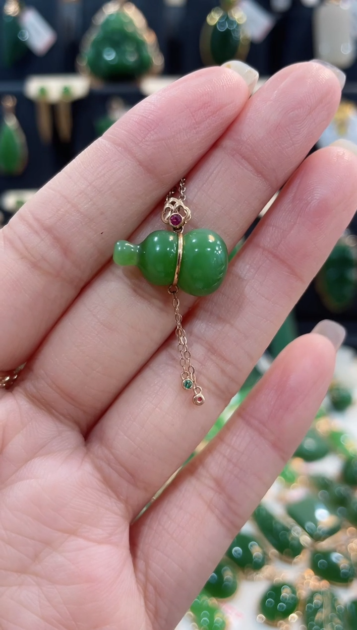 【闪购商品】和田玉（碧玉）颈饰18K金镶嵌葫芦