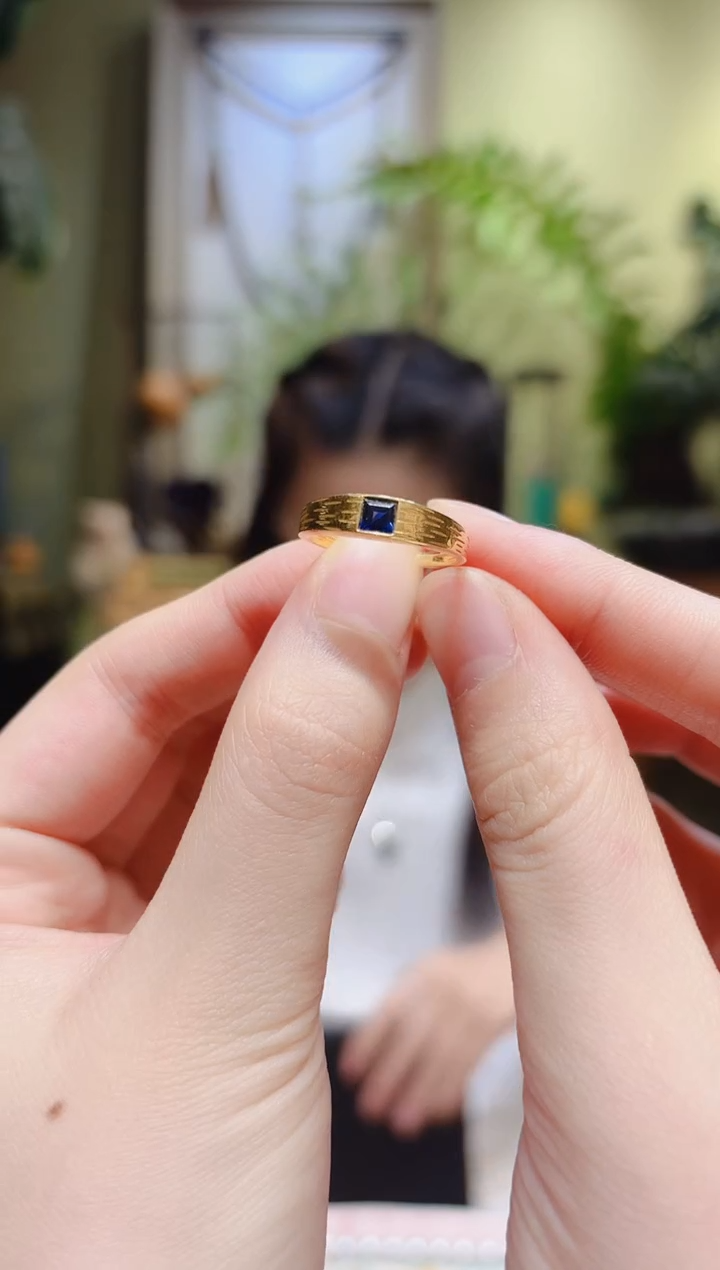 蓝宝石戒指18K金镶嵌蓝宝石戒指Z