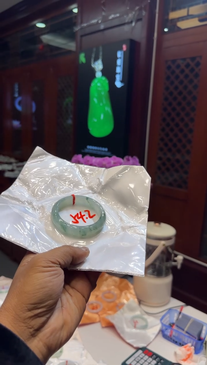 未镶嵌手镯翡翠手镯