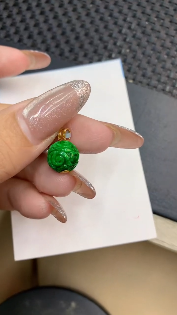 颈饰18K金镶嵌翡翠1