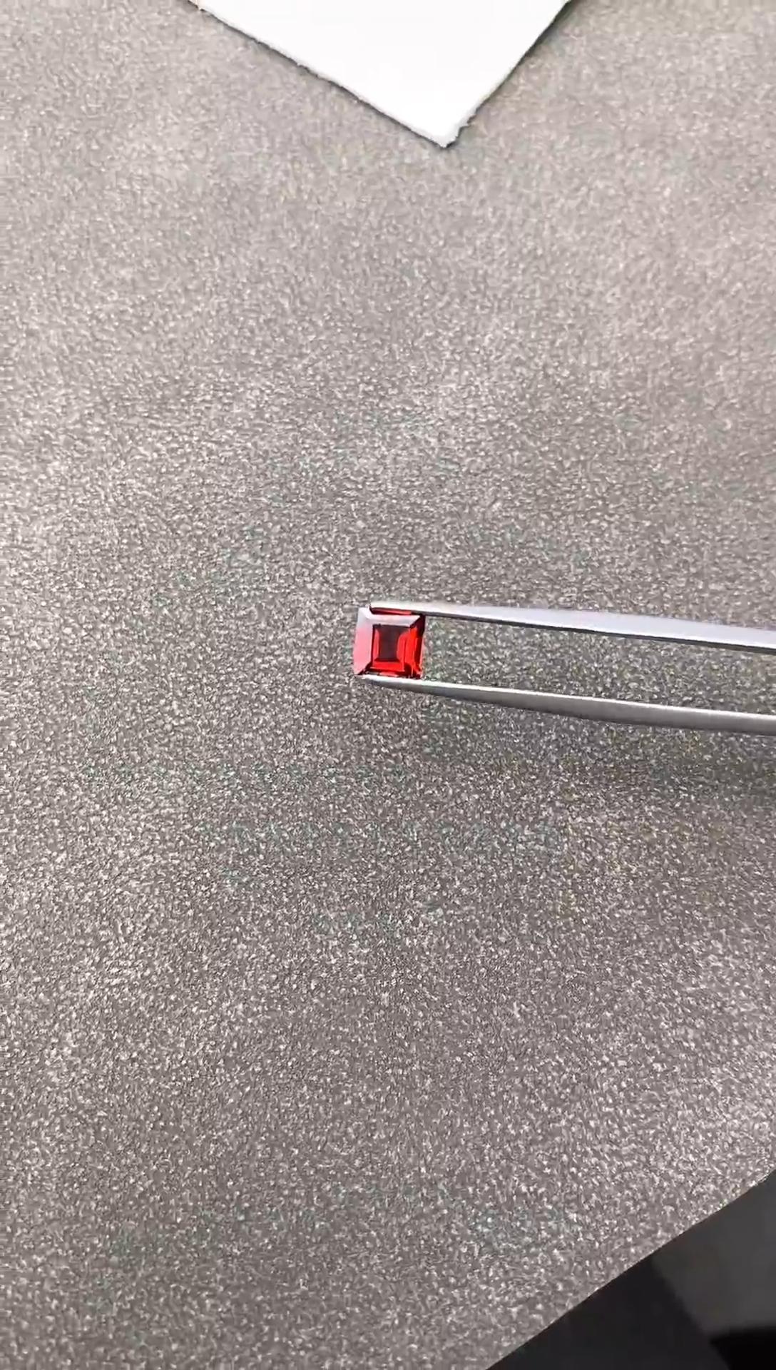 【闪购商品】石榴石裸石未镶嵌1.3克拉 左右 天然石榴石