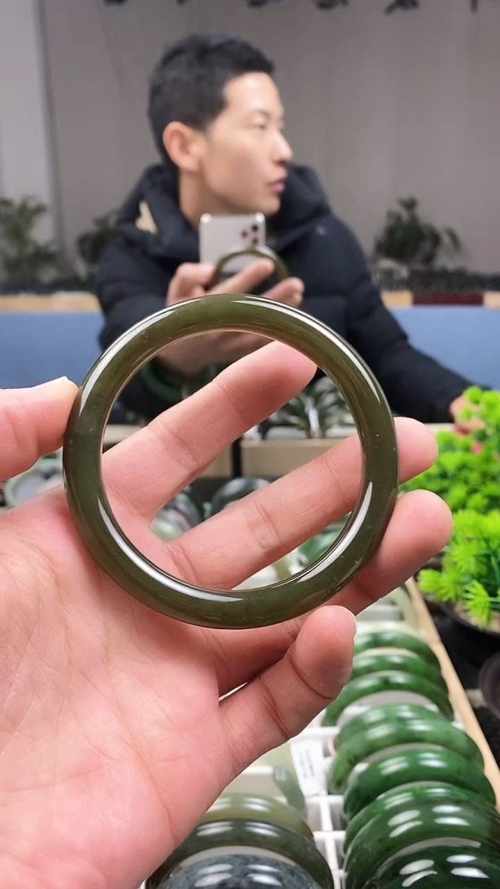 【闪购商品】和田玉手镯未镶嵌62