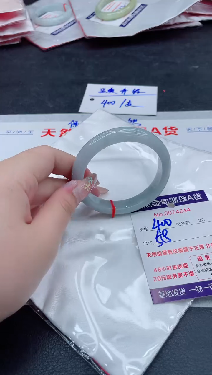 翡翠手镯未镶嵌400.000000