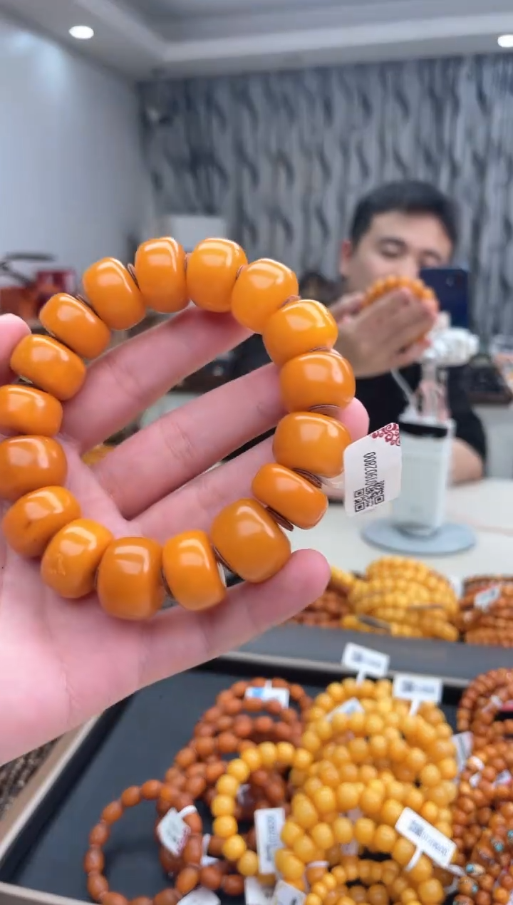 【闪购商品】琥珀裸石未镶嵌C00008多样性发其中一件