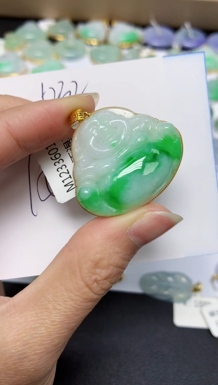 翡翠18K金镶嵌颈饰天然翡翠A货