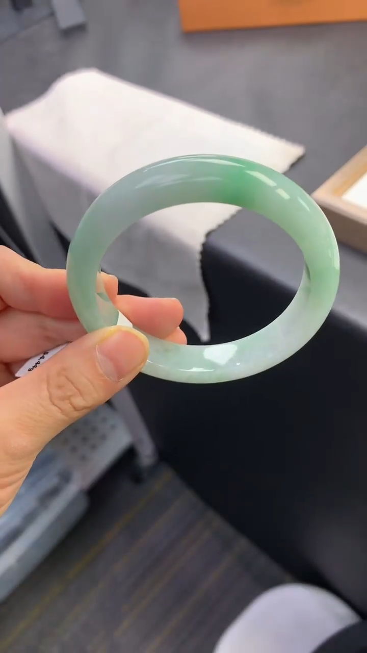 未镶嵌手镯翡翠退货需手镯吊牌标签完好