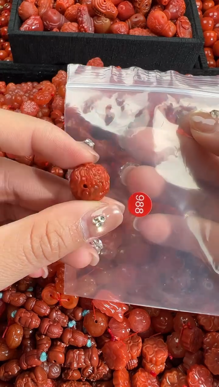 南红玛瑙未镶嵌颈饰1