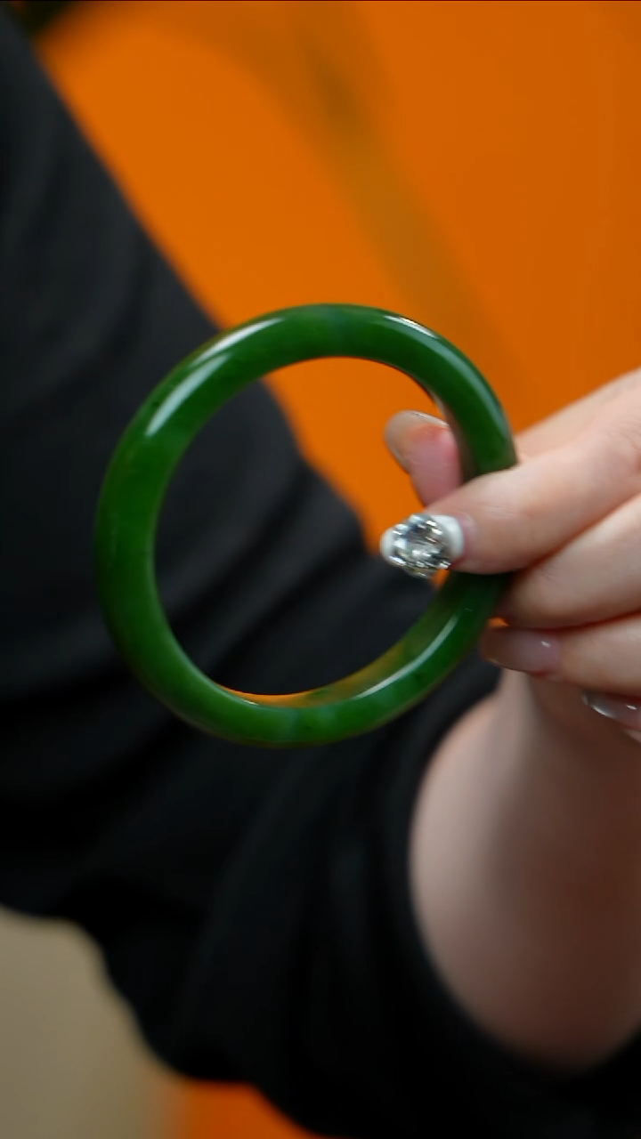 和田玉（碧玉）手镯未镶嵌碧玉手镯 多样性发其一56-62圈口备注