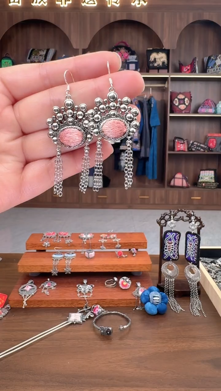 【闪购商品】织绣扶光苗绣传承68