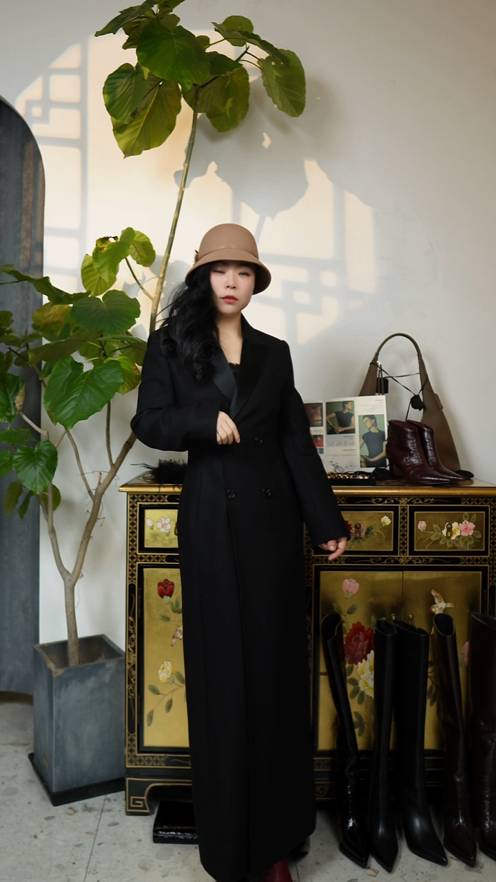 S码，高定亮面翻领羊毛修身款大衣，黑色