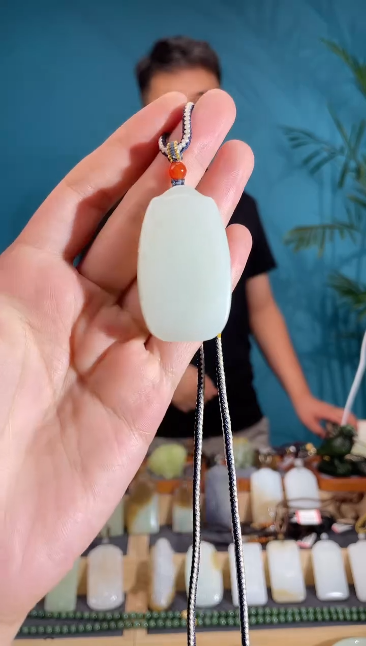 和田玉未镶嵌颈饰1