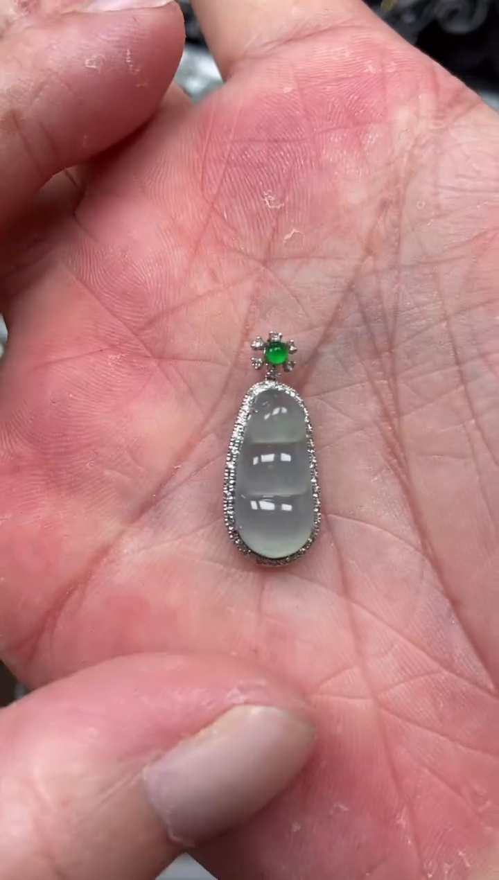 翡翠18K金镶嵌吊坠(不含链)福豆