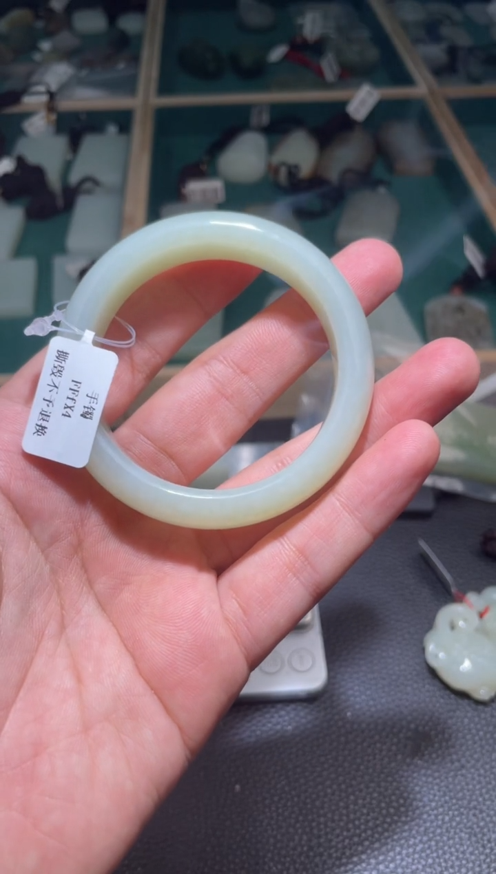 定制和田玉精品手镯53