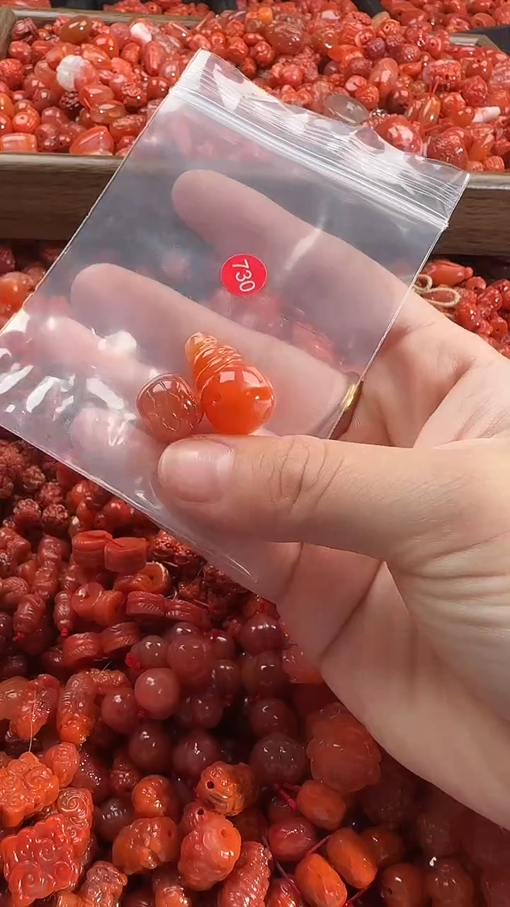 颈饰未镶嵌南红玛瑙1