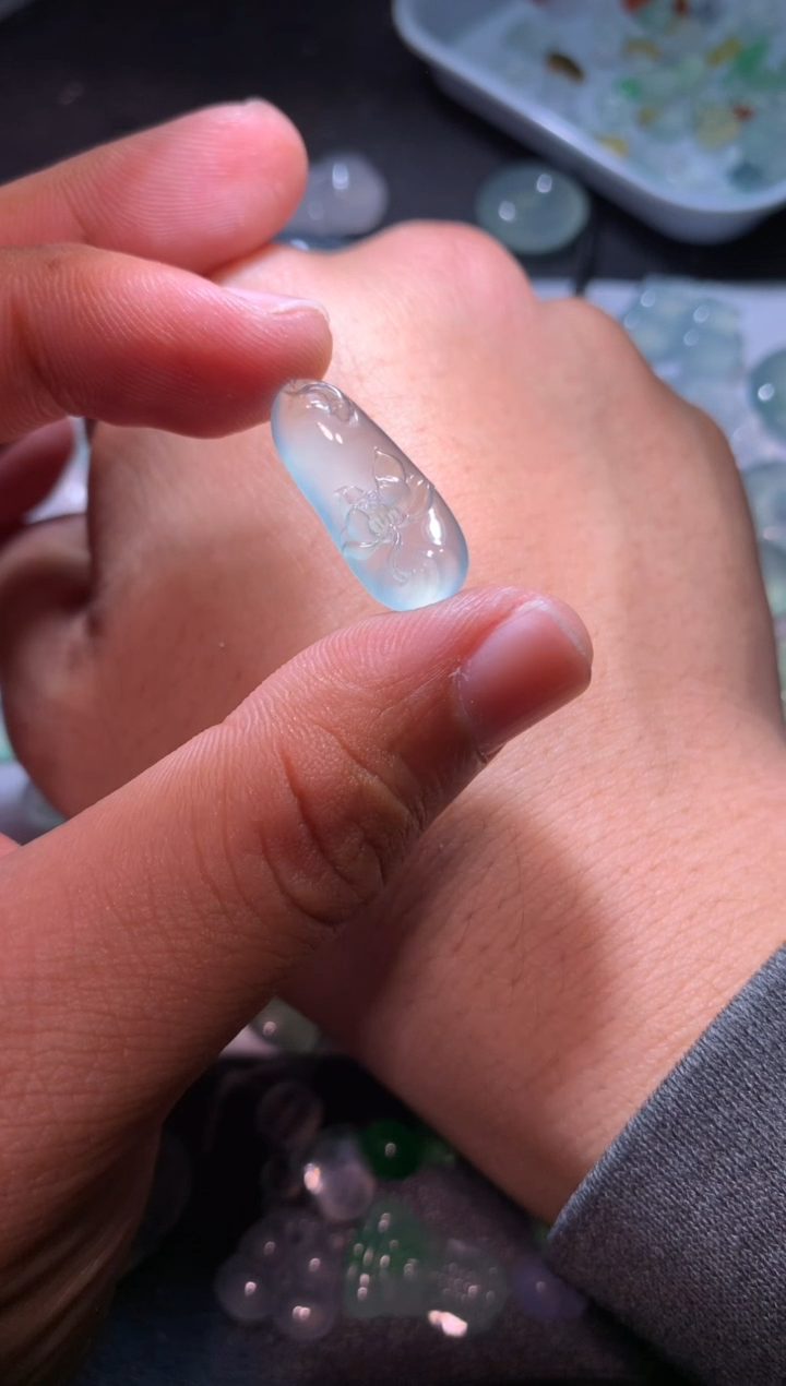 【闪购商品】翡翠颈饰未镶嵌鱼牌