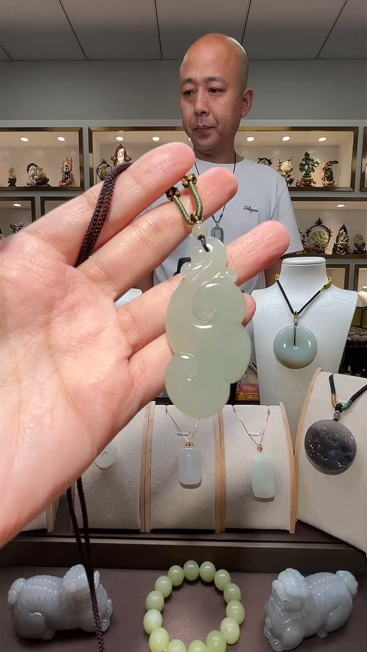 和田玉未镶嵌车挂1